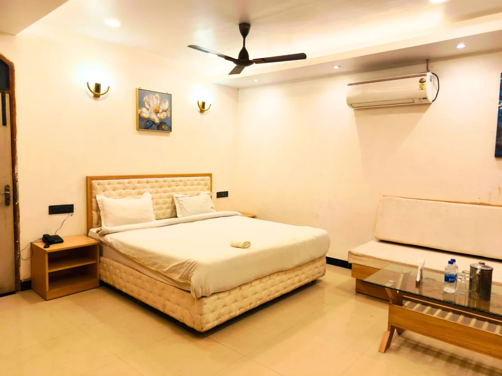 Bedroom-maharani-swarg-hotel-samastipur